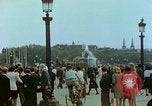 Standbild VE Day Celebrations Paris Frankreich, 1945, aus Sekunde 5 historischem Filmmaterial Videoclip 65675020436