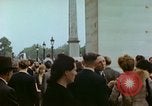 Standbild VE Day Celebrations Paris Frankreich, 1945, aus Sekunde 11 historischem Filmmaterial Videoclip 65675020436