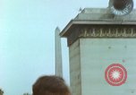 Standbild VE Day Celebrations Paris Frankreich, 1945, aus Sekunde 13 historischem Filmmaterial Videoclip 65675020436