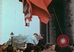Standbild VE Day Celebrations Paris Frankreich, 1945, aus Sekunde 18 historischem Filmmaterial Videoclip 65675020436