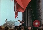 Standbild VE Day Celebrations Paris Frankreich, 1945, aus Sekunde 19 historischem Filmmaterial Videoclip 65675020436