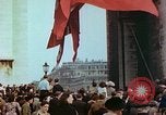 Standbild VE Day Celebrations Paris Frankreich, 1945, aus Sekunde 20 historischem Filmmaterial Videoclip 65675020436
