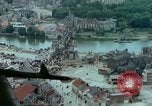 Standbild VE Day celebration Parade Paris Frankreich, 1945, aus Sekunde 3 historischem Filmmaterial Videoclip 65675020437
