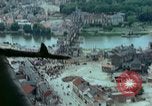Standbild VE Day celebration Parade Paris Frankreich, 1945, aus Sekunde 4 historischem Filmmaterial Videoclip 65675020437