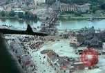 Standbild VE Day celebration Parade Paris Frankreich, 1945, aus Sekunde 5 historischem Filmmaterial Videoclip 65675020437