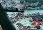 Standbild VE Day celebration Parade Paris Frankreich, 1945, aus Sekunde 6 historischem Filmmaterial Videoclip 65675020437