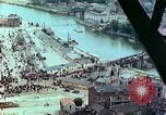 Standbild VE Day celebration Parade Paris Frankreich, 1945, aus Sekunde 12 historischem Filmmaterial Videoclip 65675020437