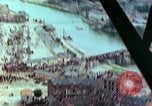 Standbild VE Day celebration Parade Paris Frankreich, 1945, aus Sekunde 14 historischem Filmmaterial Videoclip 65675020437