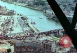 Standbild VE Day celebration Parade Paris Frankreich, 1945, aus Sekunde 15 historischem Filmmaterial Videoclip 65675020437