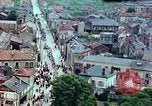Standbild VE Day celebration Parade Paris Frankreich, 1945, aus Sekunde 29 historischem Filmmaterial Videoclip 65675020437