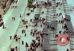 Standbild VE Day celebration Parade Paris Frankreich, 1945, aus Sekunde 32 historischem Filmmaterial Videoclip 65675020437