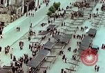 Standbild VE Day celebration Parade Paris Frankreich, 1945, aus Sekunde 33 historischem Filmmaterial Videoclip 65675020437