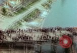 Standbild VE Day celebration Parade Paris Frankreich, 1945, aus Sekunde 35 historischem Filmmaterial Videoclip 65675020437