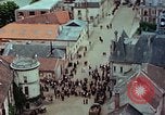 Standbild VE Day celebration Parade Paris Frankreich, 1945, aus Sekunde 38 historischem Filmmaterial Videoclip 65675020437