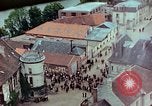 Standbild VE Day celebration Parade Paris Frankreich, 1945, aus Sekunde 39 historischem Filmmaterial Videoclip 65675020437