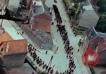 Standbild VE Day celebration Parade Paris Frankreich, 1945, aus Sekunde 40 historischem Filmmaterial Videoclip 65675020437