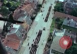 Standbild VE Day celebration Parade Paris Frankreich, 1945, aus Sekunde 42 historischem Filmmaterial Videoclip 65675020437