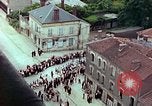 Standbild VE Day celebration Parade Paris Frankreich, 1945, aus Sekunde 48 historischem Filmmaterial Videoclip 65675020437