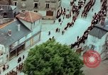 Standbild VE Day celebration Parade Paris Frankreich, 1945, aus Sekunde 58 historischem Filmmaterial Videoclip 65675020437