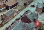 Standbild VE Day celebration Parade Paris Frankreich, 1945, aus Sekunde 61 historischem Filmmaterial Videoclip 65675020437