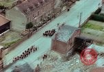 Standbild VE Day celebration Parade Paris Frankreich, 1945, aus Sekunde 62 historischem Filmmaterial Videoclip 65675020437
