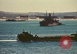 Standbild Matrose der US Navy im Hafen von Tunis Tunis Tunesien Tunis Port, 1943, aus Sekunde 16 historischem Filmmaterial Videoclip 65675020441