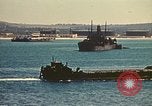 Standbild Matrose der US Navy im Hafen von Tunis Tunis Tunesien Tunis Port, 1943, aus Sekunde 17 historischem Filmmaterial Videoclip 65675020441