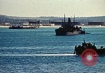 Standbild Matrose der US Navy im Hafen von Tunis Tunis Tunesien Tunis Port, 1943, aus Sekunde 27 historischem Filmmaterial Videoclip 65675020441