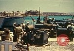 Standbild Matrose der US Navy im Hafen von Tunis Tunis Tunesien Tunis Port, 1943, aus Sekunde 58 historischem Filmmaterial Videoclip 65675020441