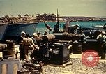 Standbild Matrose der US Navy im Hafen von Tunis Tunis Tunesien Tunis Port, 1943, aus Sekunde 60 historischem Filmmaterial Videoclip 65675020441