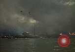 Standbild Bombardierung alliierter Schiffe im Hafen von Tunis Tunis Tunesien Tunis Port, 1943, aus Sekunde 20 historischem Filmmaterial Videoclip 65675020443
