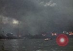 Standbild Bombardierung alliierter Schiffe im Hafen von Tunis Tunis Tunesien Tunis Port, 1943, aus Sekunde 22 historischem Filmmaterial Videoclip 65675020443