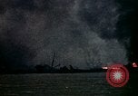 Standbild Bombardierung alliierter Schiffe im Hafen von Tunis Tunis Tunesien Tunis Port, 1943, aus Sekunde 31 historischem Filmmaterial Videoclip 65675020443