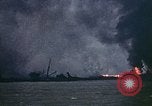 Standbild Bombardierung alliierter Schiffe im Hafen von Tunis Tunis Tunesien Tunis Port, 1943, aus Sekunde 32 historischem Filmmaterial Videoclip 65675020443