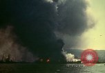 Standbild Bombardierung alliierter Schiffe im Hafen von Tunis Tunis Tunesien Tunis Port, 1943, aus Sekunde 44 historischem Filmmaterial Videoclip 65675020443