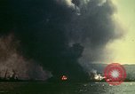 Standbild Bombardierung alliierter Schiffe im Hafen von Tunis Tunis Tunesien Tunis Port, 1943, aus Sekunde 49 historischem Filmmaterial Videoclip 65675020443