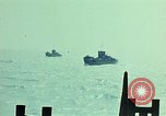Immagine di Grandi dimensioni NEGLI STATI UNITI Landing Craft Fanteria Inghilterra, 1944, secondo 14 filmato di repertorio 65675020452