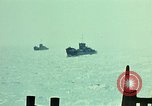 Immagine di Grandi dimensioni NEGLI STATI UNITI Landing Craft Fanteria Inghilterra, 1944, secondo 17 filmato di repertorio 65675020452