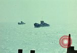 Immagine di Grandi dimensioni NEGLI STATI UNITI Landing Craft Fanteria Inghilterra, 1944, secondo 18 filmato di repertorio 65675020452