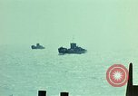 Immagine di Grandi dimensioni NEGLI STATI UNITI Landing Craft Fanteria Inghilterra, 1944, secondo 21 filmato di repertorio 65675020452