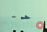 Immagine di Grandi dimensioni NEGLI STATI UNITI Landing Craft Fanteria Inghilterra, 1944, secondo 22 filmato di repertorio 65675020452