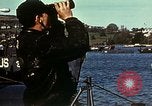 Immagine di US landing craft riuniti in una baia Inghilterra, 1944, secondo 18 filmato di repertorio 65675020453