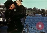 Immagine di US landing craft riuniti in una baia Inghilterra, 1944, secondo 19 filmato di repertorio 65675020453