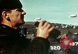 Immagine di US landing craft riuniti in una baia Inghilterra, 1944, secondo 32 filmato di repertorio 65675020453