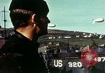 Immagine di US landing craft riuniti in una baia Inghilterra, 1944, secondo 35 filmato di repertorio 65675020453