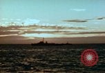 Standbild Amphibious task force Pacific Theater, 1944, aus Sekunde 30 historischem Filmmaterial Videoclip 65675020458