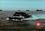 Image Landing Ship Tank Îles Mariannes du Nord, 1945, de la seconde 52 séquences d'archives historiques vidéo 65675020460