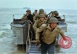 Standbild Landung Manöver United States USA, 1942, aus Sekunde 21 historischem Filmmaterial Videoclip 65675020474