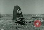 Standbild Wrack der Deutschen Messerschmitt Me 323 Gigant Flugzeug in Tunis Tunis Tunesien, 1943, aus Sekunde 21 historischem Filmmaterial Videoclip 65675020477