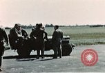 Standbild B-17-Bomber Northamptonshire England, 1943, aus Sekunde 13 historischem Filmmaterial Videoclip 65675020485